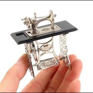 Miniature Vintage Style Sawing Machine